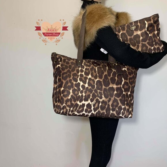 ❤️✅❤️✅SOLD❤️✅❤️✅🤎Coach Signature Fabric-Nylon Bag & Snap Pouch🤎 - Picture 11 of 16